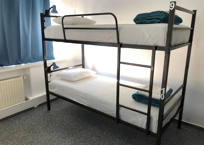 Bedsy Hostel *